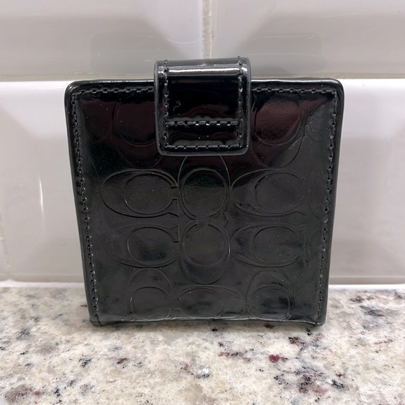 Coach Black Patent Leather Compact Mirror with Heart Accent EUC - Picture 4 of 10